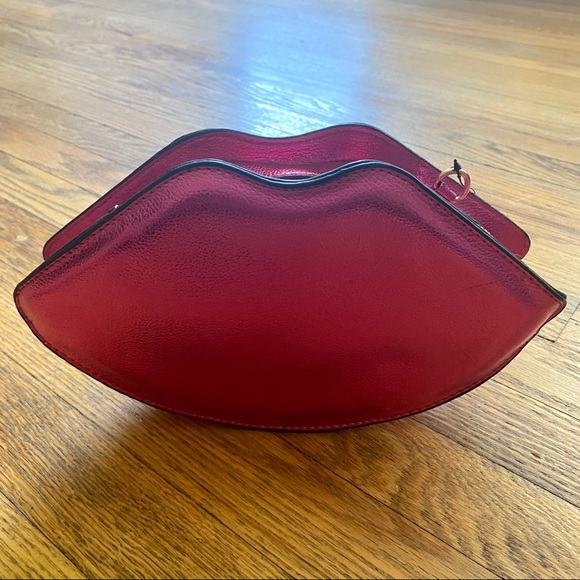 Metallic Lips Fuchsia Cross Body Bag - Picture 10 of 11